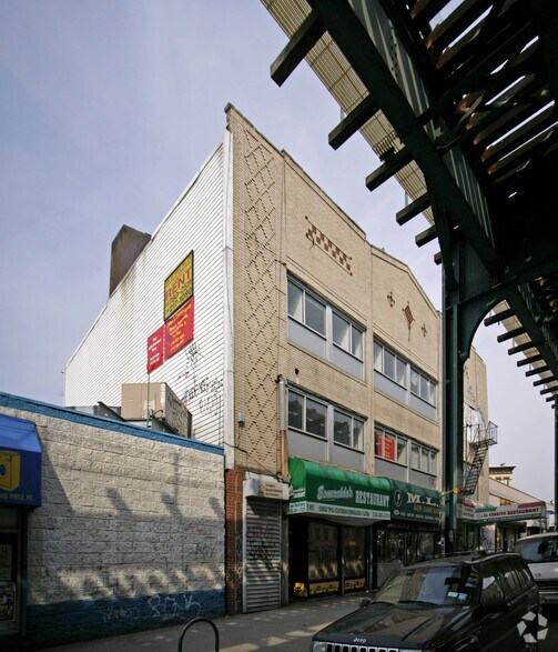 1497 Myrtle Ave, Brooklyn, NY à louer - Photo de l’immeuble – Image 2 sur 18