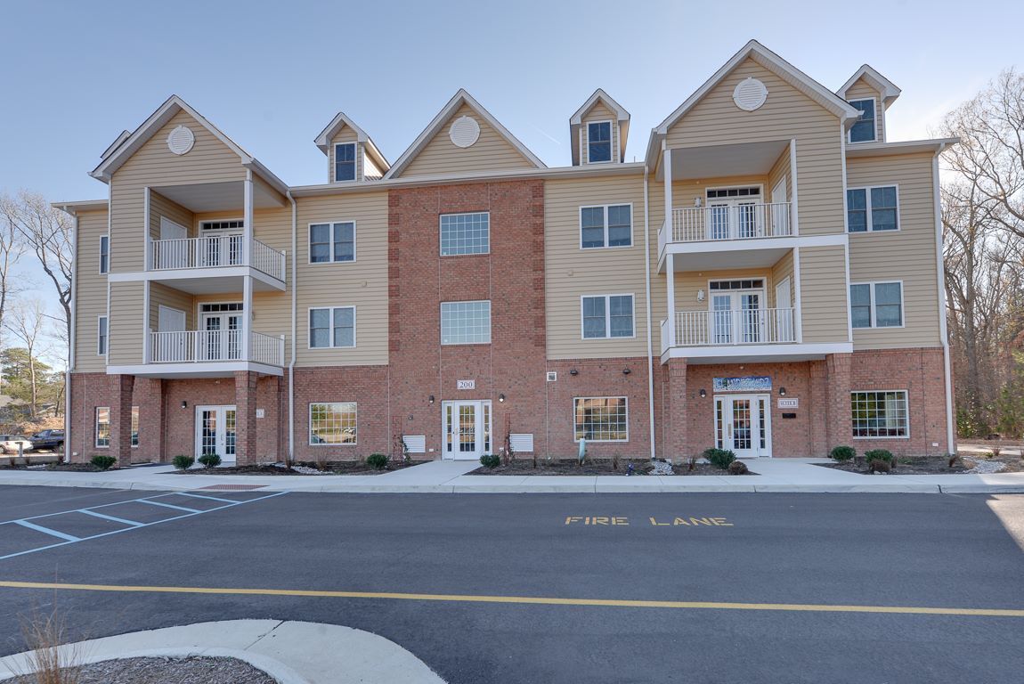 200 Fountains Ln, Poquoson, VA à louer Photo principale– Image 1 sur 4