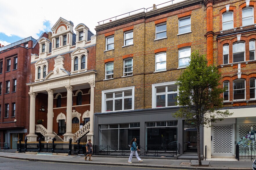 27-28 Eastcastle St, Londres à louer - Photo de l’immeuble – Image 3 sur 9