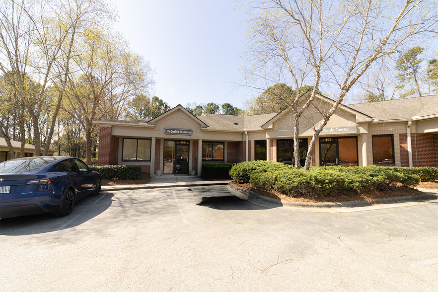 5613 Duraleigh Rd, Raleigh, NC à vendre - Photo principale – Image 1 sur 10