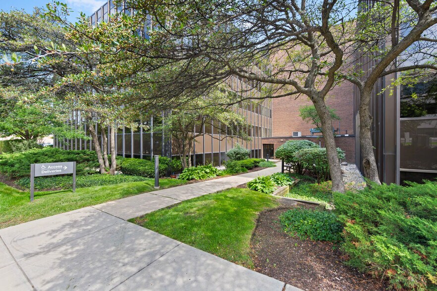1400 E Touhy Ave, Des Plaines, IL à louer - Photo de l’immeuble – Image 2 sur 10