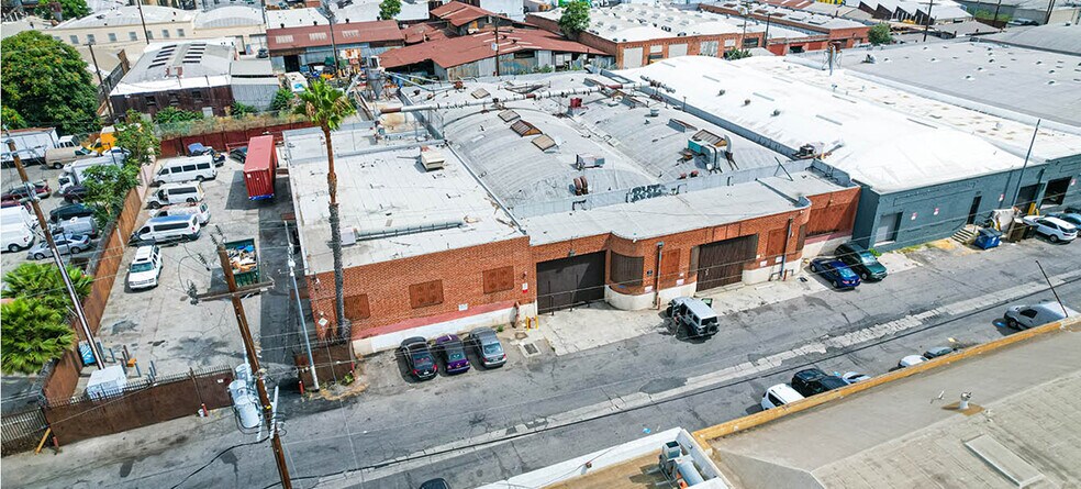 707 E 62nd St, Los Angeles, CA à louer - Photo de l’immeuble – Image 1 sur 7