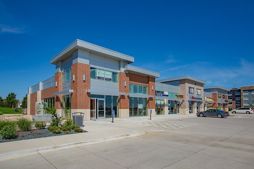140 Jordan Creek Pky, West Des Moines, IA à louer - Photo de l’immeuble – Image 2 sur 5