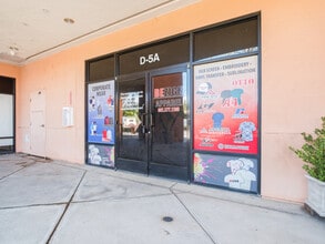 6591-6599 Collins Dr, Moorpark, CA à louer Photo intérieure– Image 1 sur 4