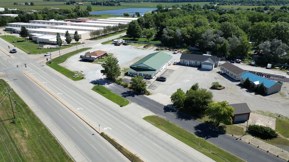 2702 N Cunningham Ave, Urbana, IL à vendre - Photo principale – Image 1 sur 3