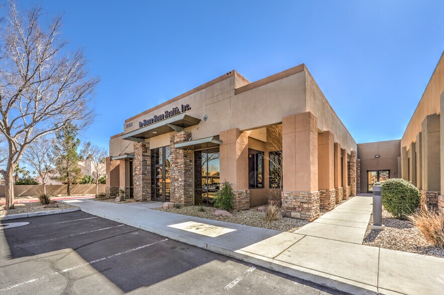 1880 E Warm Springs Rd, Las Vegas, NV à vendre - Photo de l’immeuble – Image 1 sur 36
