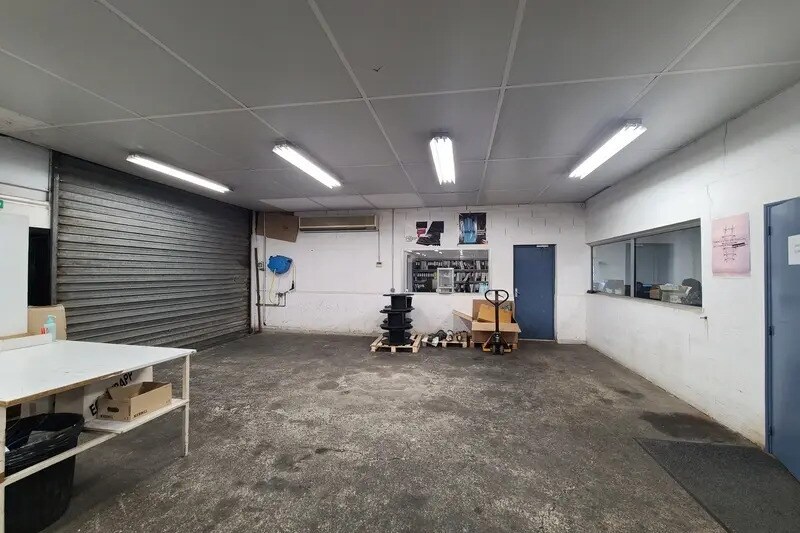 Local d’activités dans Sète à louer - Photo de l’immeuble – Image 2 sur 4