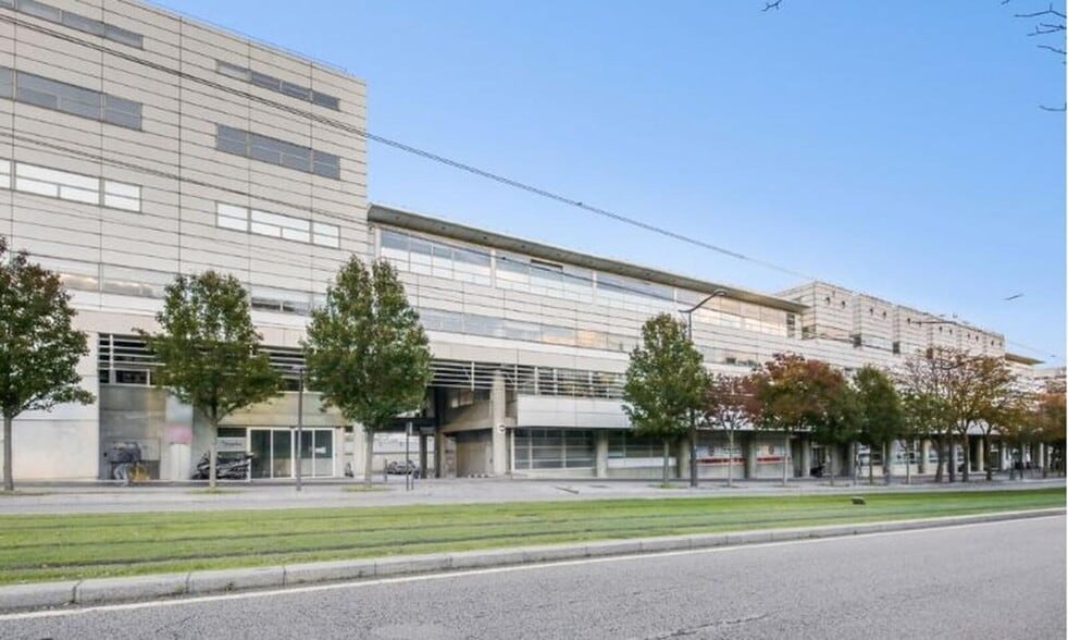 33/67 Boulevard Du Général Martial Valin, Paris à louer - Photo de l’immeuble – Image 2 sur 23