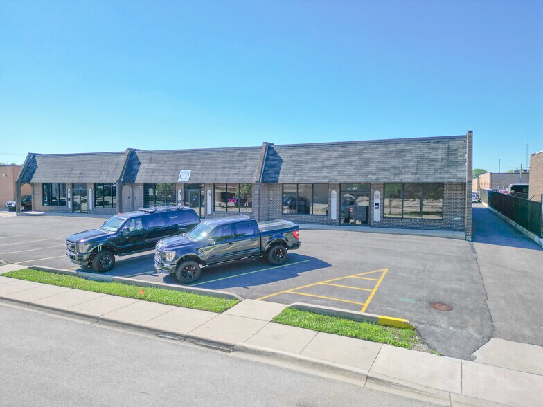 1541-1543 Bourbon Pky, Streamwood, IL à louer - Photo de l’immeuble – Image 2 sur 24