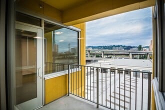 80 SE Madison St, Portland, OR à louer Photo intérieure– Image 2 sur 6