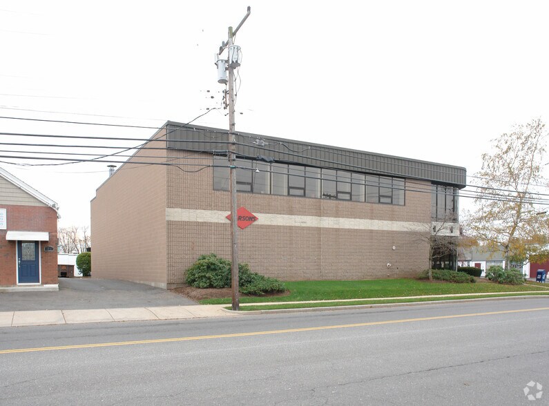 10 Grassmere Ave, West Hartford, CT à louer - Photo de l’immeuble – Image 3 sur 5
