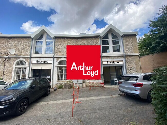 Plus de détails pour Local d'activités à louer