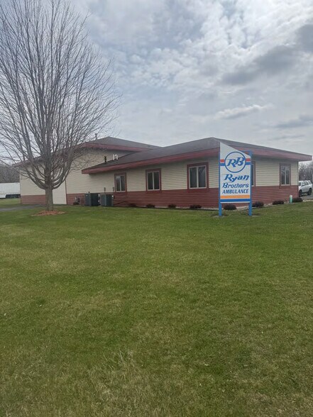 220 Riverbirch Ct, Deerfield, WI à vendre - Photo de l’immeuble – Image 2 sur 14
