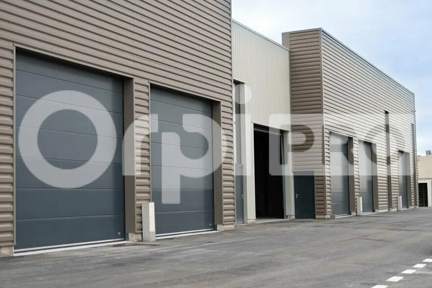 Local d'activités dans SAINT-GEORGES-D'ORQUES à vendre - Photo de l’immeuble – Image 3 sur 4