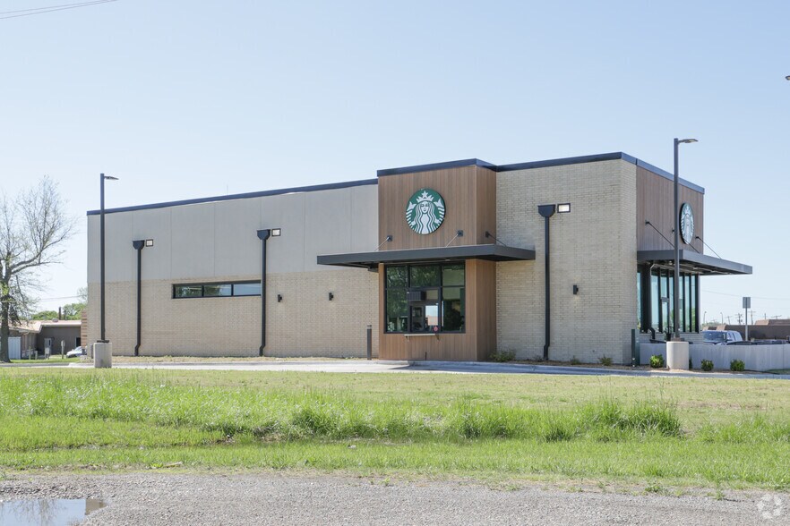 208 Blake Dr, Wagoner, OK à louer - Photo de l’immeuble – Image 2 sur 9
