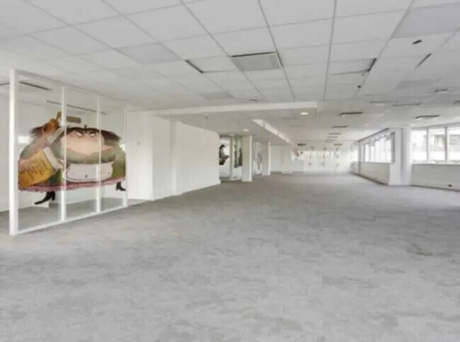 Plus de détails pour 33 Rue Du Gouverneur Général Eboué, Issy-les-Moulineaux - Bureau à louer