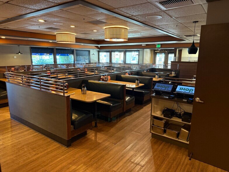 471 S Indian Canyon Dr, Palm Springs, CA à vendre - Photo de l’immeuble – Image 2 sur 14