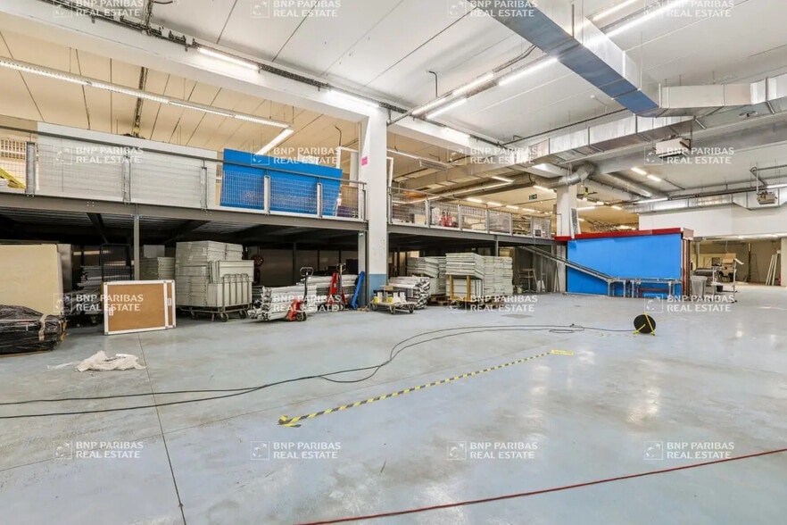 Local d’activités dans Ivry-sur-Seine à louer - Photo de l’immeuble – Image 3 sur 17