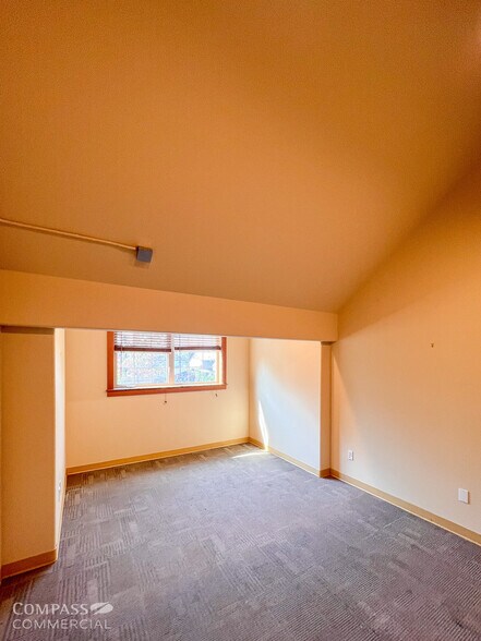 850 SW 7th St, Redmond, OR à louer - Photo de l’immeuble – Image 3 sur 3