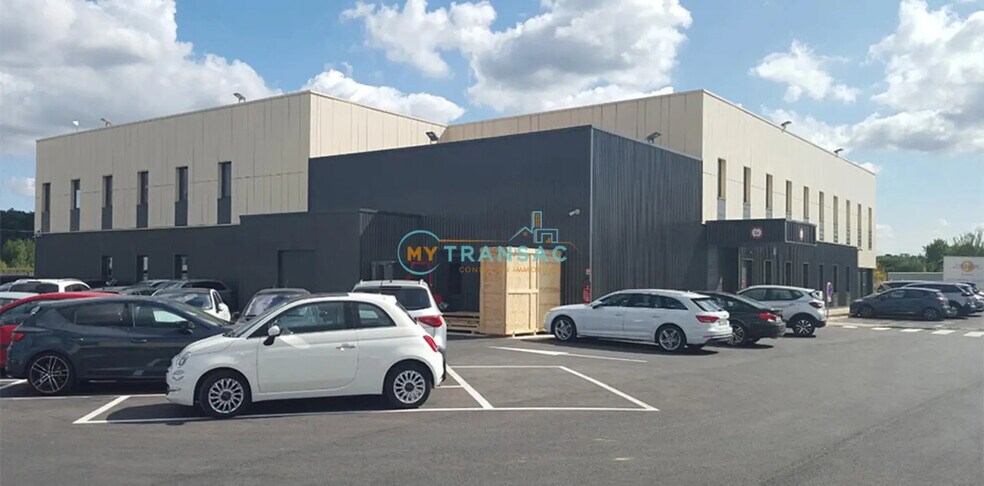 Local d'activités dans Varennes-Jarcy à vendre - Photo de l’immeuble – Image 1 sur 7