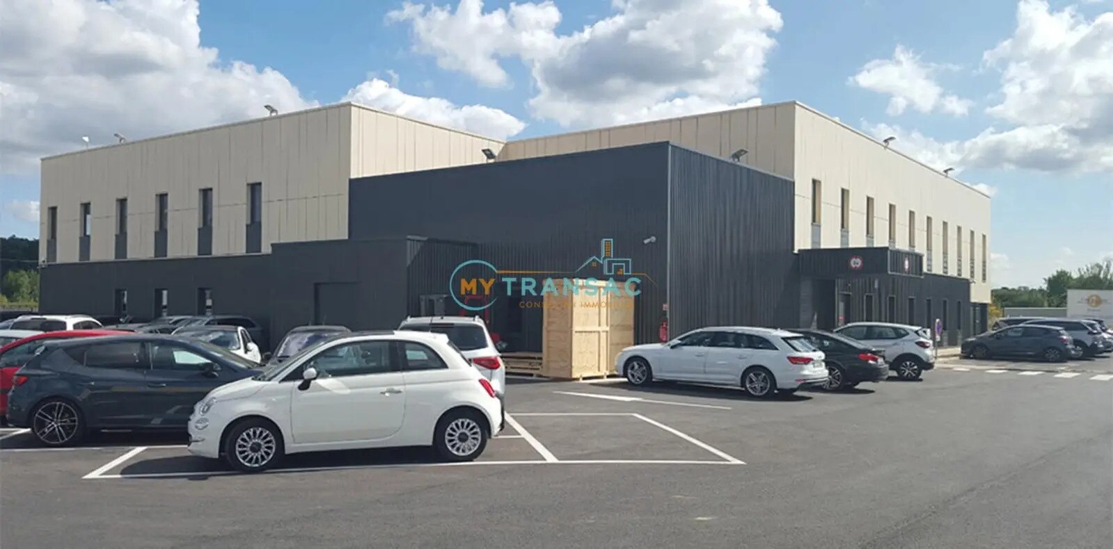 Local d'activités dans Varennes-Jarcy à vendre Photo de l’immeuble– Image 1 sur 8