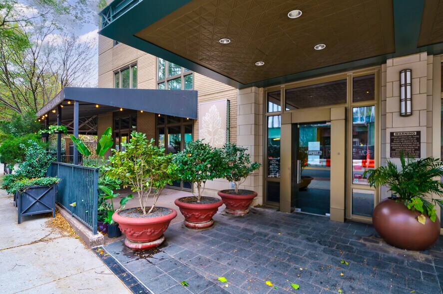 565 Peachtree St NE, Atlanta, GA à louer - Photo de l’immeuble – Image 2 sur 10
