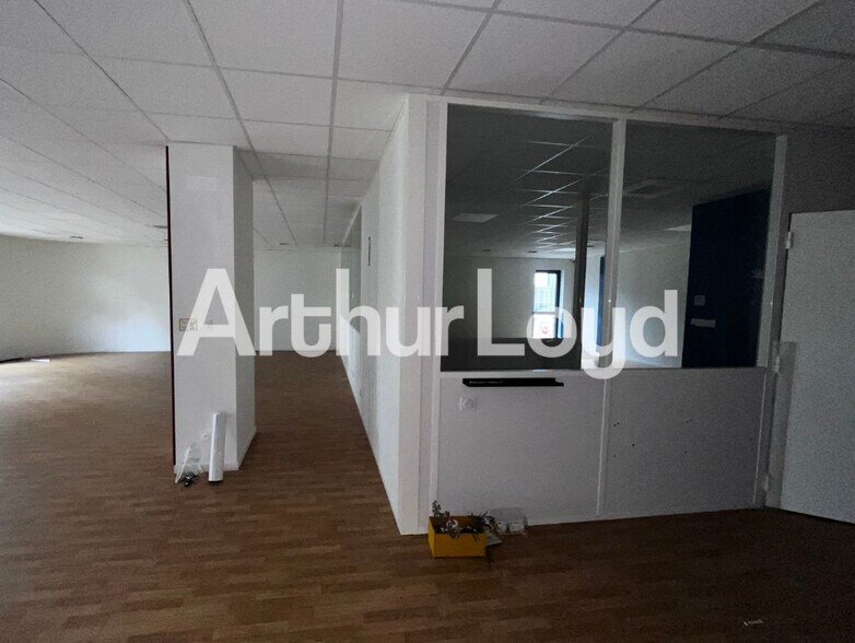 Bureau dans Épron à louer - Photo intérieure – Image 3 sur 3