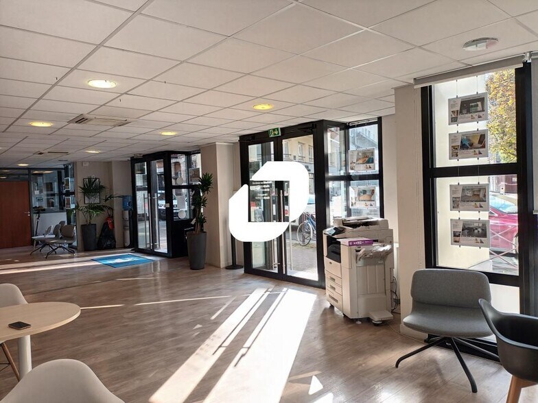 Bureau dans Lille à louer - Hall d’entrée – Image 1 sur 8