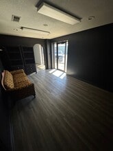 915 N Nolan River Rd, Cleburne, TX à louer Photo intérieure– Image 2 sur 19