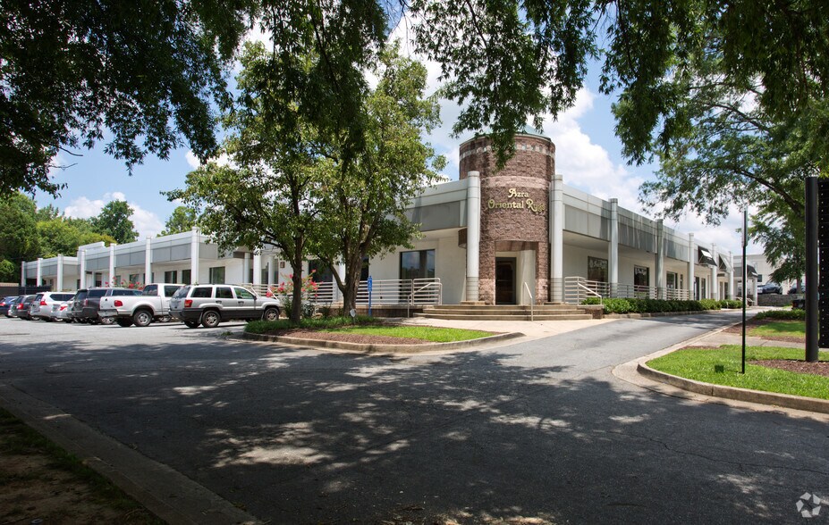 690 Miami Cir NE, Atlanta, GA à louer - Photo principale – Image 1 sur 39