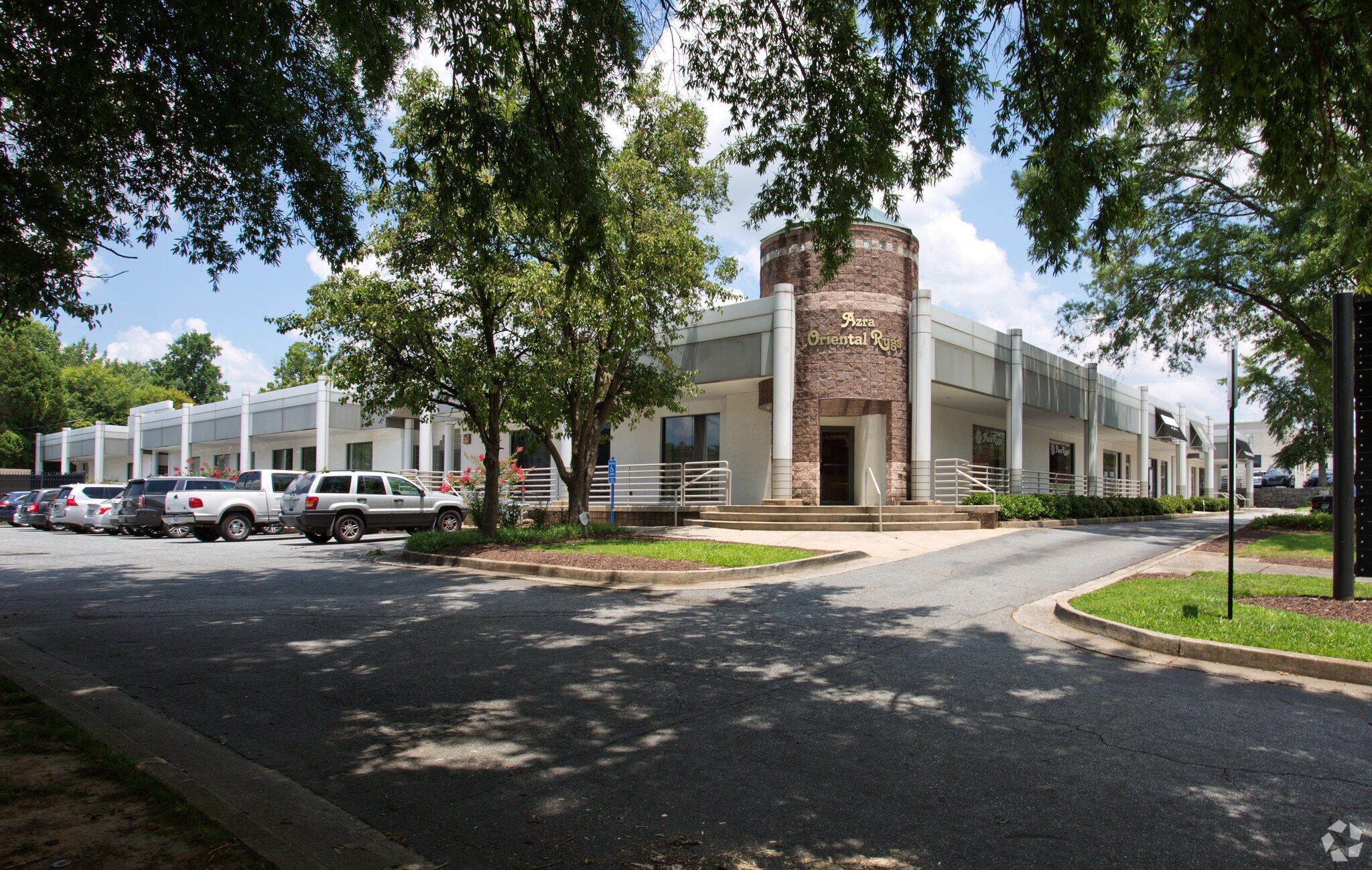 690 Miami Cir NE, Atlanta, GA à louer Photo principale– Image 1 sur 40