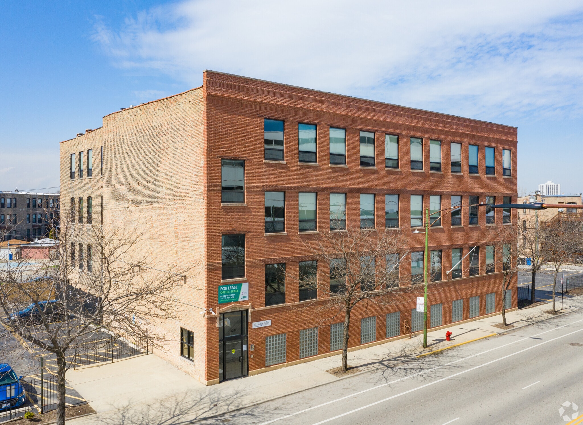 2240 W Ogden Ave, Chicago, IL à louer Photo principale– Image 1 sur 8