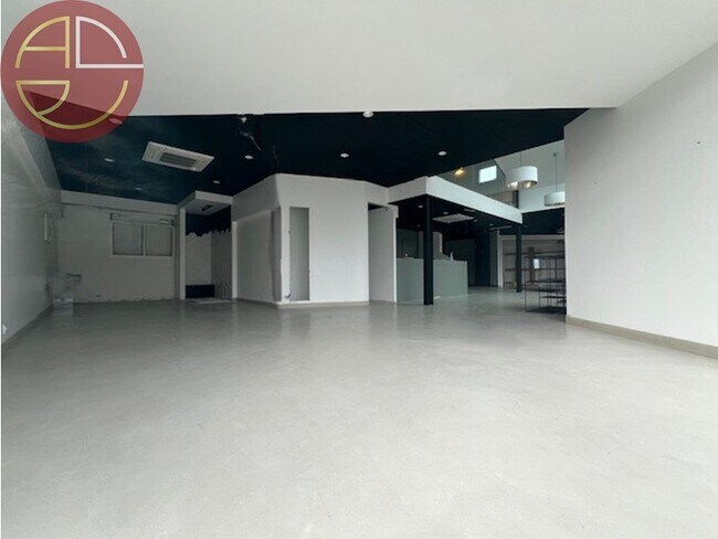 Plus de détails pour Local commercial à vendre