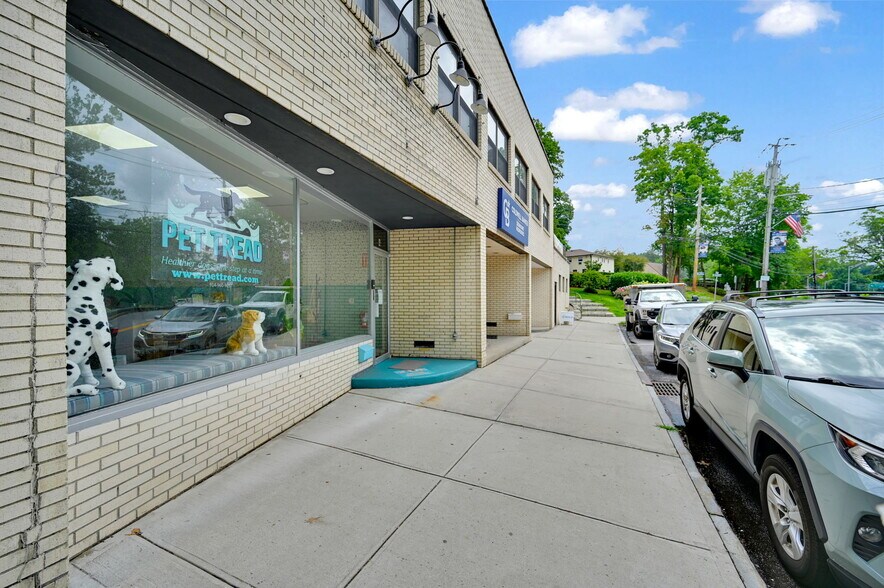 2 Broadway, Valhalla, NY à vendre - Photo de l’immeuble – Image 2 sur 56