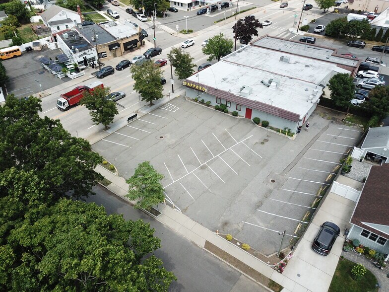 3266 Merrick Rd, Wantagh, NY à louer - Photo de l’immeuble – Image 2 sur 9
