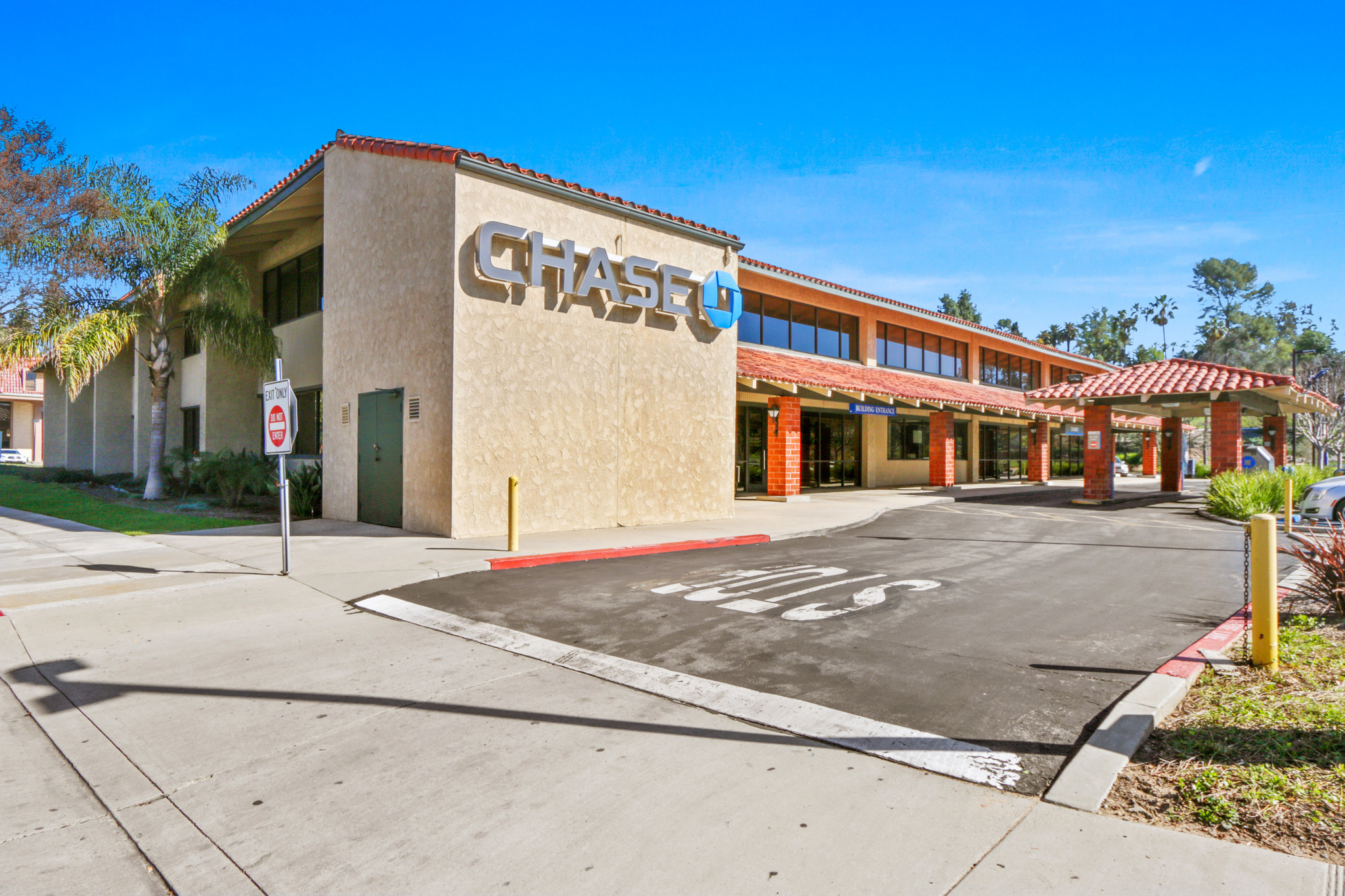 1235 N Harbor Blvd, Fullerton, CA à louer Photo principale– Image 1 sur 12