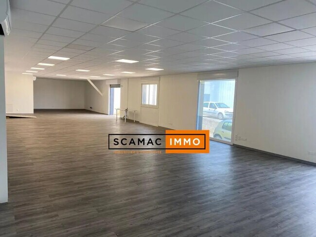 Plus de détails pour Local d'activités à louer