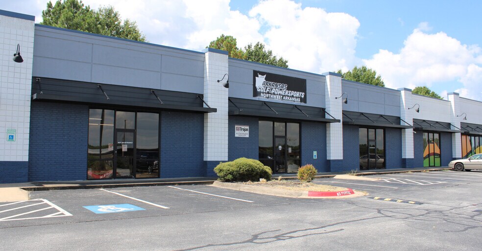 2733 Mcconnell Rd, Fayetteville, AR à louer - Photo de l’immeuble – Image 2 sur 8