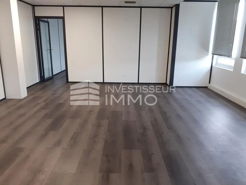 Bureau dans Ris-Orangis à louer - Photo intérieure – Image 2 sur 5