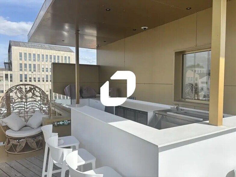 Bureau dans Bordeaux à vendre - Photo de l’immeuble – Image 2 sur 10