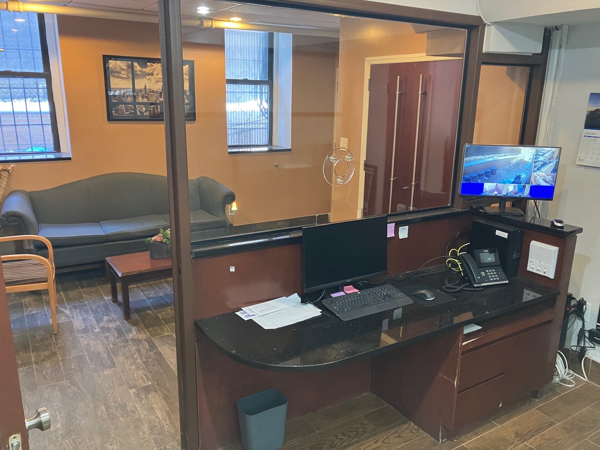 2430 Tratman Ave, Bronx, NY à louer Photo principale– Image 1 sur 13