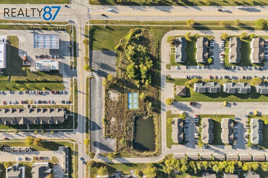 1220 Jacolyn Dr SW, Cedar Rapids, IA à vendre - Aérien – Image 2 sur 9