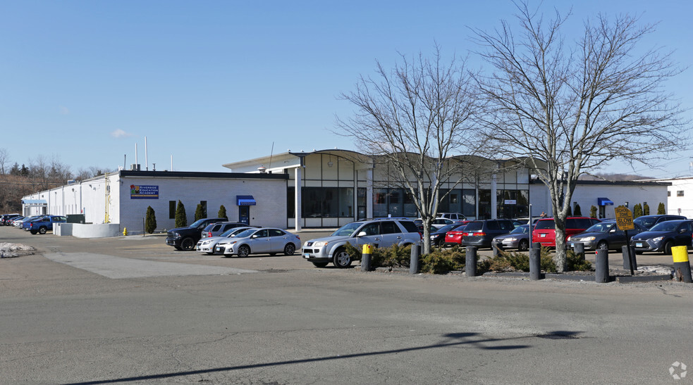 560 Ella T Grasso Blvd, New Haven, CT à louer - Photo principale – Image 1 sur 7