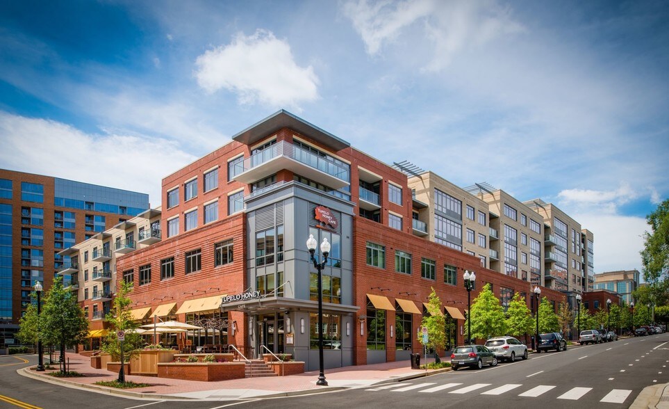 2001 Clarendon Blvd, Arlington, VA à louer - Photo de l’immeuble – Image 2 sur 112