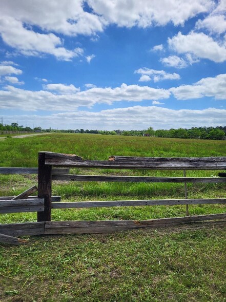 505 County Road 601, Dayton, TX à vendre - Photo de l’immeuble – Image 1 sur 3