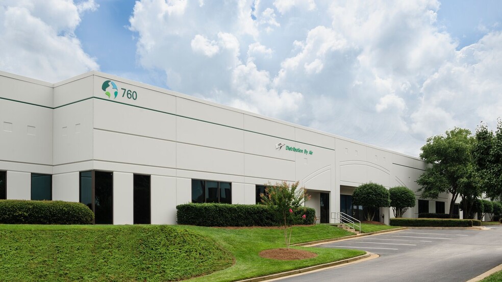 560 Atlanta S Pky, College Park, GA à louer - Photo de l’immeuble – Image 3 sur 31