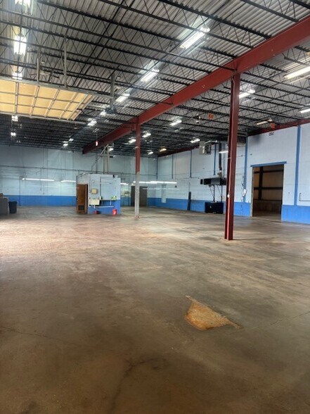 5727 S Park Ave, Hamburg, NY à louer - Photo intérieure – Image 3 sur 13