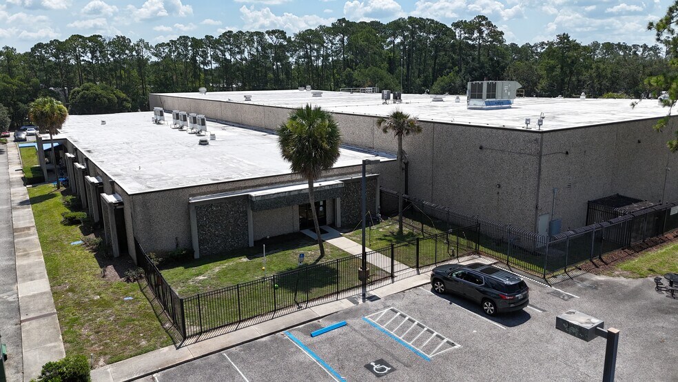 8230 Baycenter Rd, Jacksonville, FL à louer - Photo de l’immeuble – Image 2 sur 7