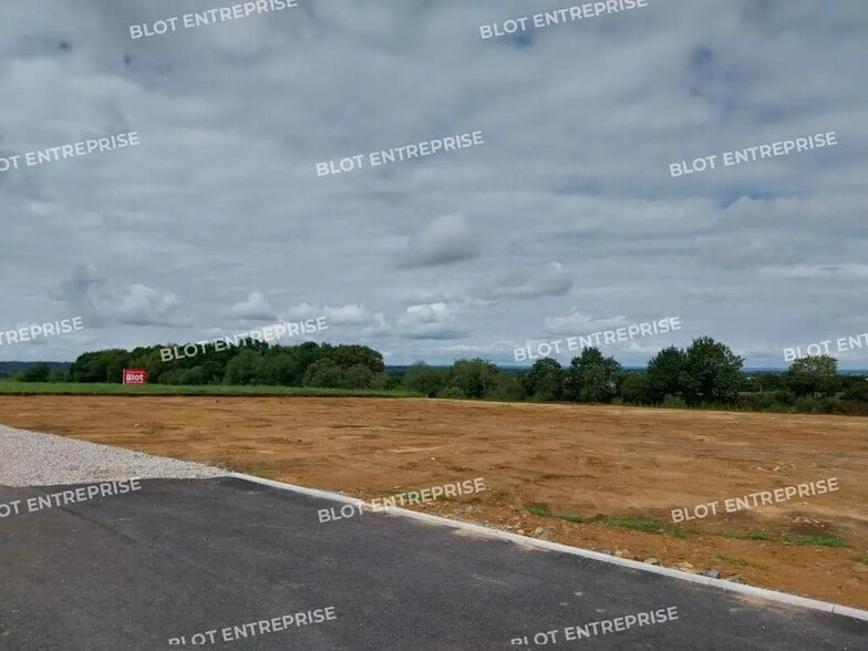 Terrain dans Saint-Allouestre à vendre - Photo de l’immeuble – Image 1 sur 4