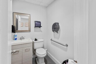 13050 NW 43rd Ave, Opa Locka, FL à louer Photo intérieure– Image 1 sur 29